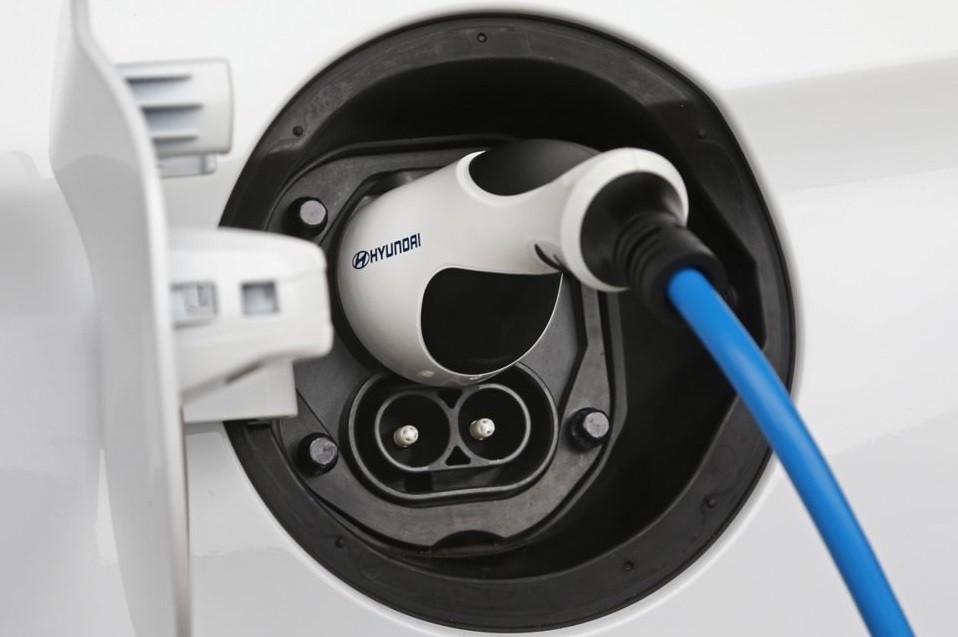 hyundai_gniazdo_ladowania hyundai_electric_ładowanie