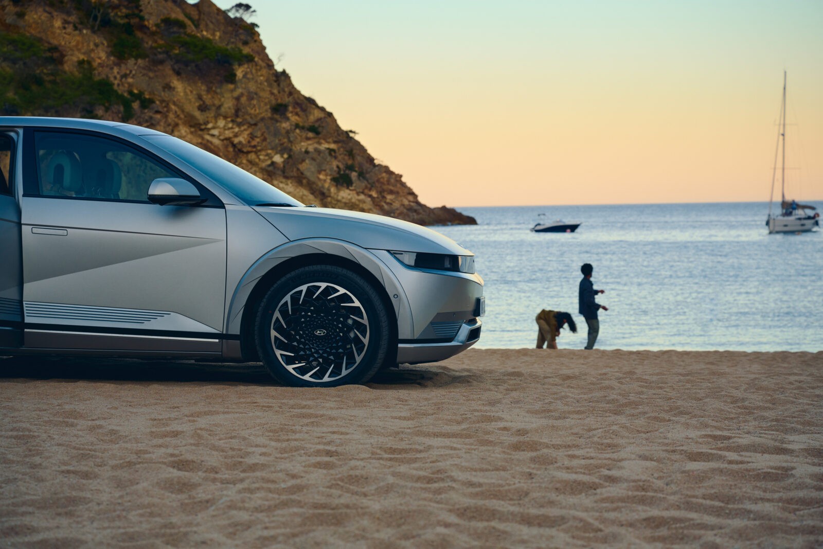 SM18_HYUNDAI_TVC_L01D_Couple_Beach_Car_0077_web_srgb