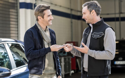 Auto używane z salonu – dlaczego warto szukać tam nowego samochodu?